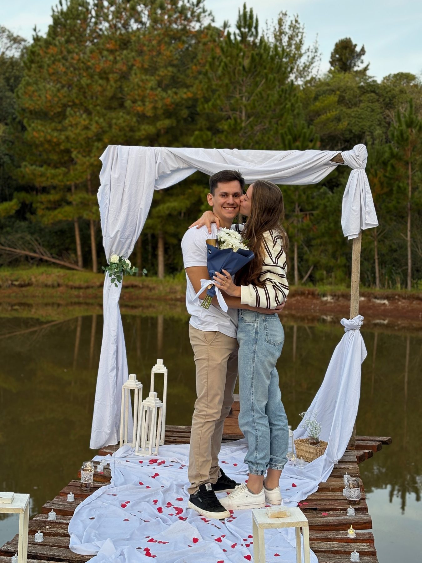 Tomás junto a su pareja, representando una vida construida con propósito e integridad